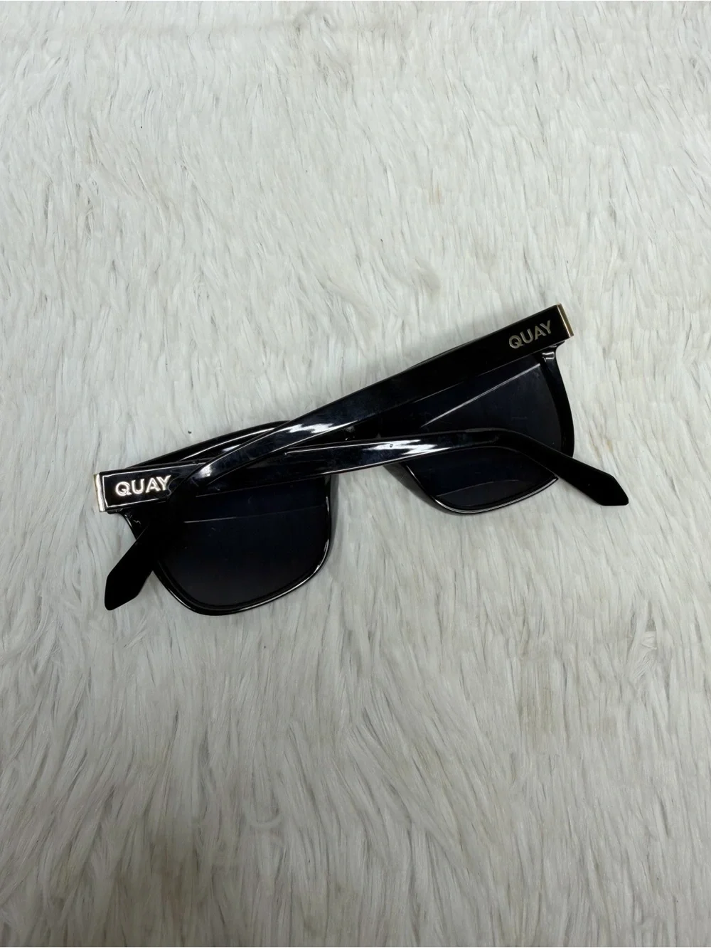 QUAY / Drive in large square unisex sunglasses black lens black frames